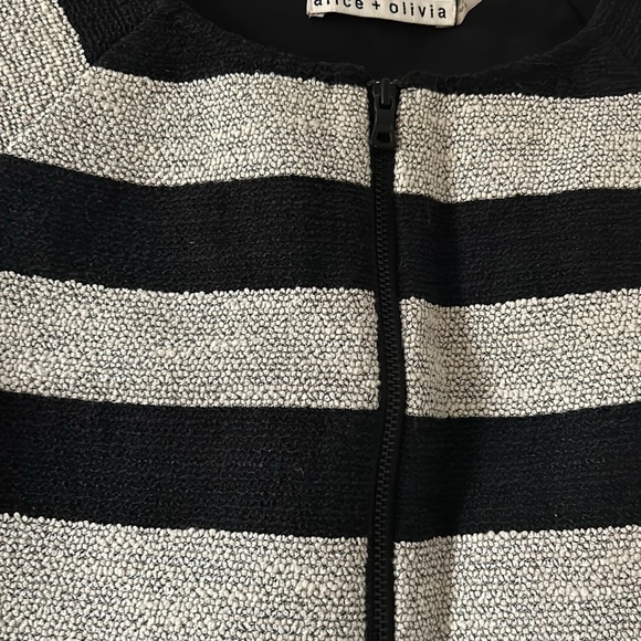Alice And Olivia Black and Cream striped top size 0 - Picture 3 of 4